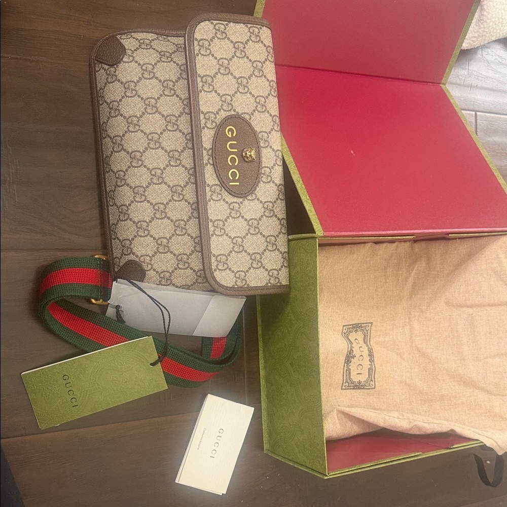 Gucci waist bag GG Supreme belt bag
